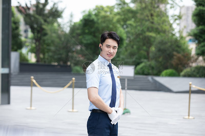 光影下的专职管家 专车司机服务形象摄影探索